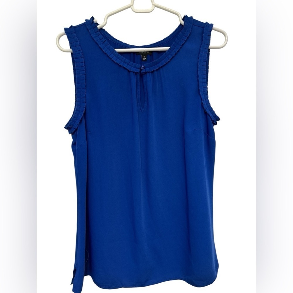 Talbots blue sleeveless key hole front shirt
